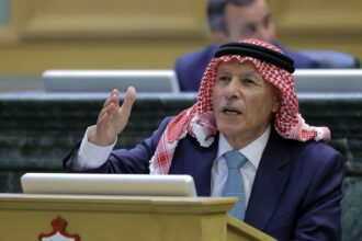 عاجل | العرموطي يتعرض لوعكة صحية قبيل جلسة النواب ..فيديو