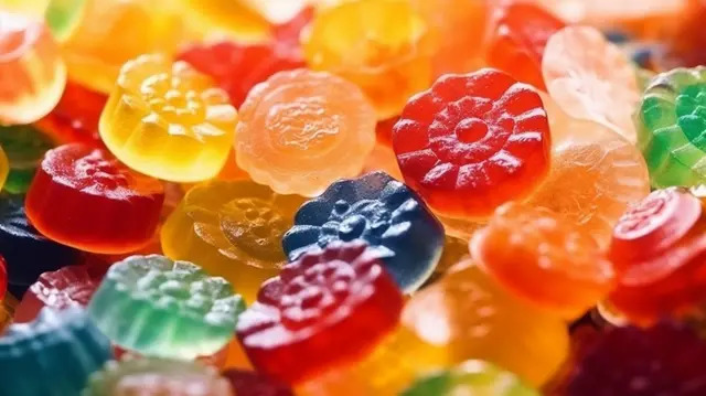 سحب حلويات تحتوي على مادة مطاطية من الأسواق في سنغافوره