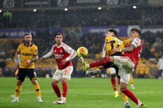 آرسنال يسقط في فخ "النيران الصديقة" أمام وولفرهامبتون..