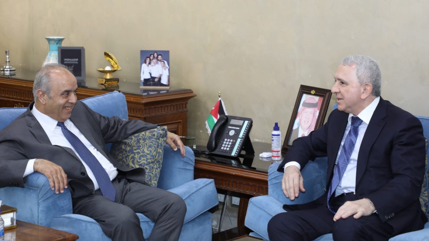 محافظة يبحث مع السفير الأذربيجاني تعزيز التعاون التعليمي بين البلدين