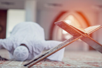 مصلّو الأردن يؤدون صلاة التراويح مع بدء شهر رمضان المبارك