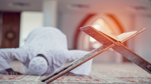 صورة حول : مصلّو الأردن يؤدون صلاة التراويح مع بدء شهر رمضان المبارك مصلّو الأردن يؤدون صلاة التراويح مع بدء شهر رمضان المبارك