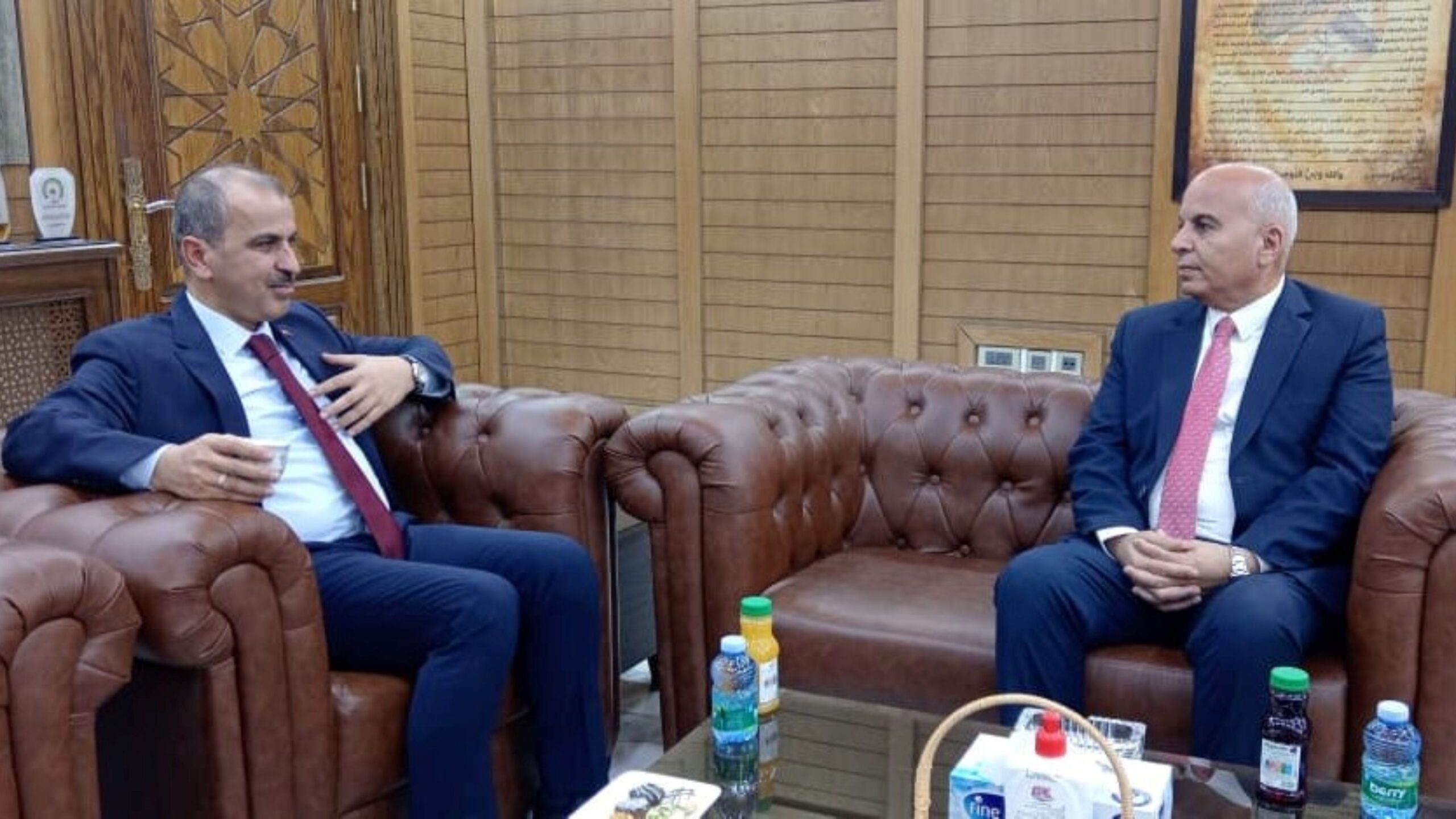 رئيس لجنة بلدية السلط يبحث مع السفير التركي تعزيز التعاون السياحي والتراثي