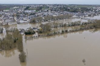 فرنسا تسجل أطول سلسلة أمطار منذ 1959 مع استمرار الفيضانات