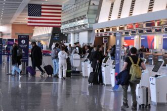 واشنطن تفرض قيود تأشيرات على شبكات تهريب في أوزبكستان