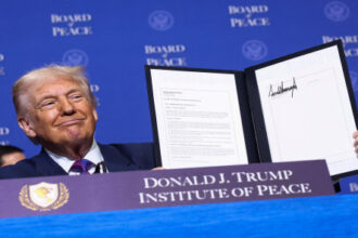 المسؤولون الأميركيون يشيدون بدور ترامب في جهود السلام بقطاع غزة