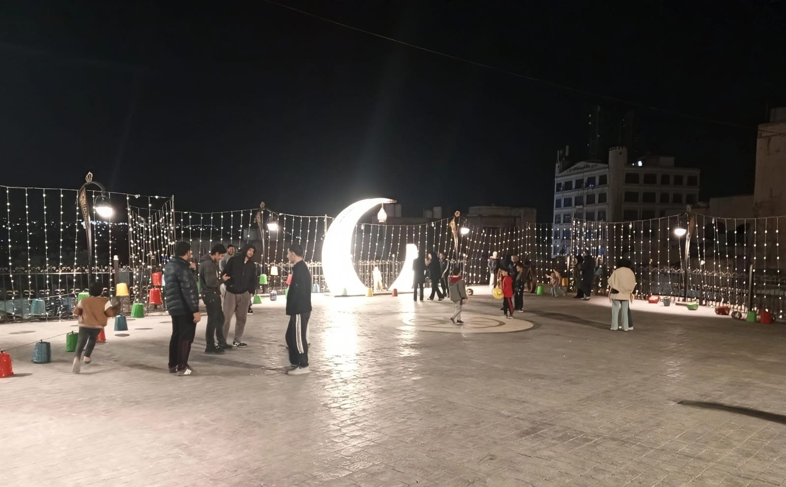 صورة حول : تل إربد التاريخي يتلألأ بأنوار وزينة رمضان ويستعيد مكانته التراثية تل إربد التاريخي يتلألأ بأنوار وزينة رمضان ويستعيد مكانته التراثية