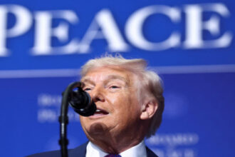 وول ستريت جورنال: ترامب يدرس ضربة محدودة لإيران