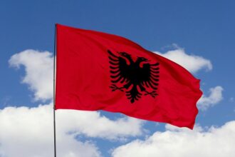 رئيس ألبانيا يصل المملكة