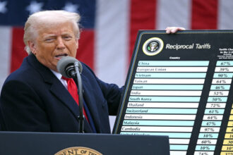 واشنطن تؤكد التزامها باتفاقاتها التجارية بعد إبطال رسوم جمركية لترامب