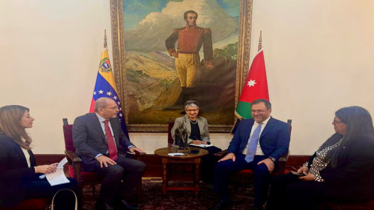 الصفدي يجري مباحثات موسعة مع وزير الخارجية الفنزويلي لتعزيز التعاون الثنائي