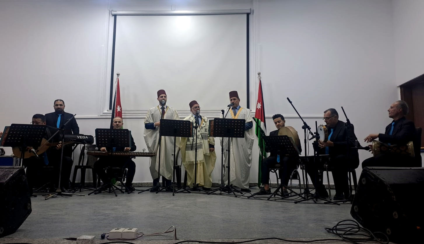 صورة حول : أمسيات رمضان الثقافية تتواصل في المفرق بحضور عائلي واسع أمسيات رمضان الثقافية تتواصل في المفرق بحضور عائلي واسع