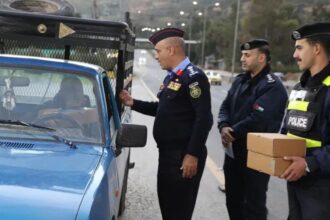 الدوريات الخارجية تواصل مبادرة “إفطار صائم” على الطرق الخارجية