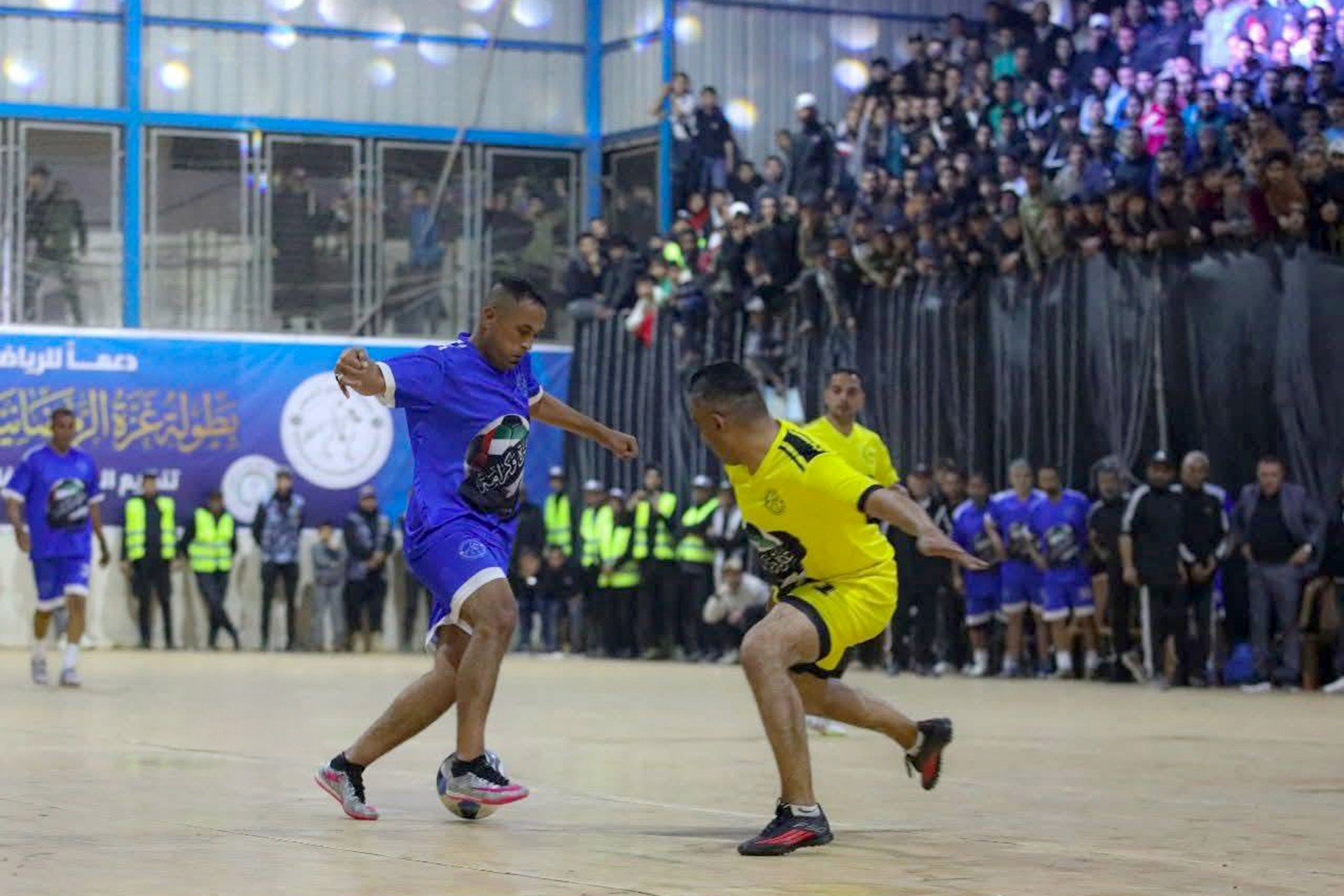 كرة القدم تتحدى الركام.. انطلاق أول بطولة رياضية في غزة منذ عامين بروح رمضانية