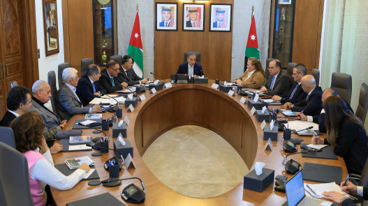 صورة حول : حسان يترأس اجتماع مجلس الاستثمار حسان يترأس اجتماع مجلس الاستثمار