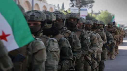 صورة حول : "داعش" يشن أعنف هجماته ضد حكومة الشرع تزامناً مع بدء انسحاب القوات الأمريكية "داعش" يشن أعنف هجماته ضد حكومة الشرع تزامناً مع بدء انسحاب القوات الأمريكية