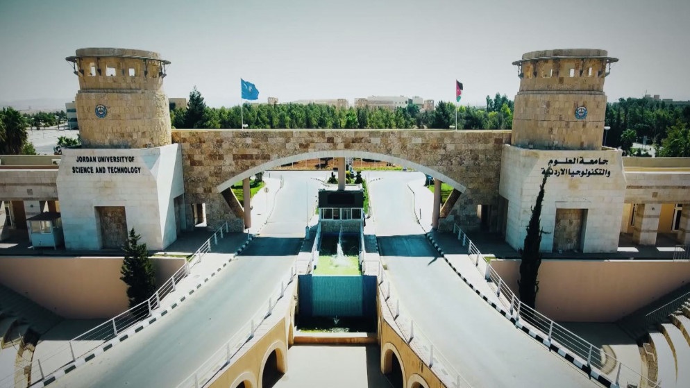 جامعة العلوم والتكنولوجيا تعرض تخصصاتها للثانوية العامة في المعرض الطلابي