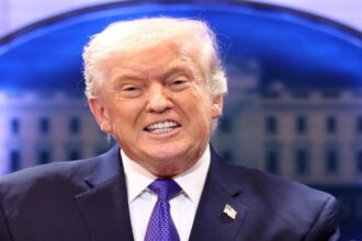 ترامب يهاجم المحكمة العليا ويتهمها بالانحياز إلى الصين