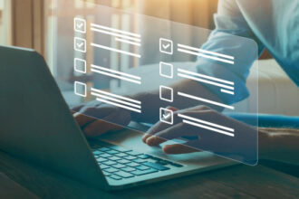 الخدمة والإدارة العامة تمدد مهلة إبداء الرأي بنظام الدوام الجديد