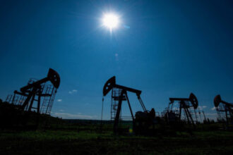 النفط يسعى للحفاظ على مستوياته خلال سبعة شهور