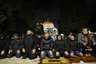 40 ألف مصلٍ يؤدون صلاة التراويح في المسجد الأقصى رغم قيود الاحتلال