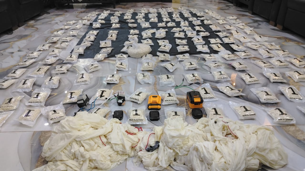 صورة حول : الجيش يضرب بيد من حديد على الحدود الجيش يضرب بيد من حديد على الحدود