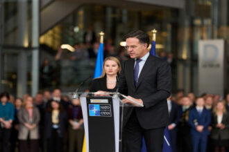 أمين عام الناتو: أوكرانيا بحاجة إلى دعم مستمر للدفاع عن نفسها