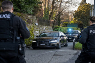 جنيف على صفيح ساخن: مفاوضات نووية تحت ظلّ التهديد العسكري