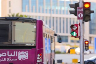 الاستثمار تطرح عطاءً دولياً لتشغيل نظام تحصيل الأجرة لـ "الباص السريع" بين عمان والزرقاء