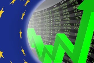 الأسهم الأوروبية تصل إلى مستوى قياسي بدعم القطاع المالي