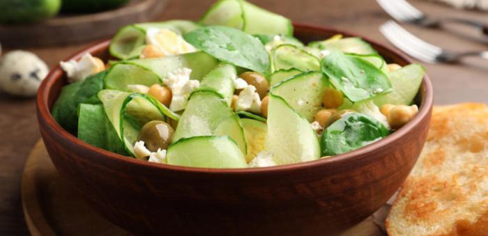 "السلطات" نجمة المائدة الرمضانية و6 وصفات منعشة بالخيار