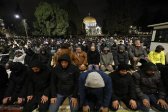 35 ألف مصلٍ يؤدون صلاة التراويح في الأقصى رغم قيود الاحتلال