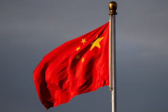 بكين تحث مواطنيها على مغادرة إيران "فوراً" وتوخي الحذر الشديد في إسرائيل