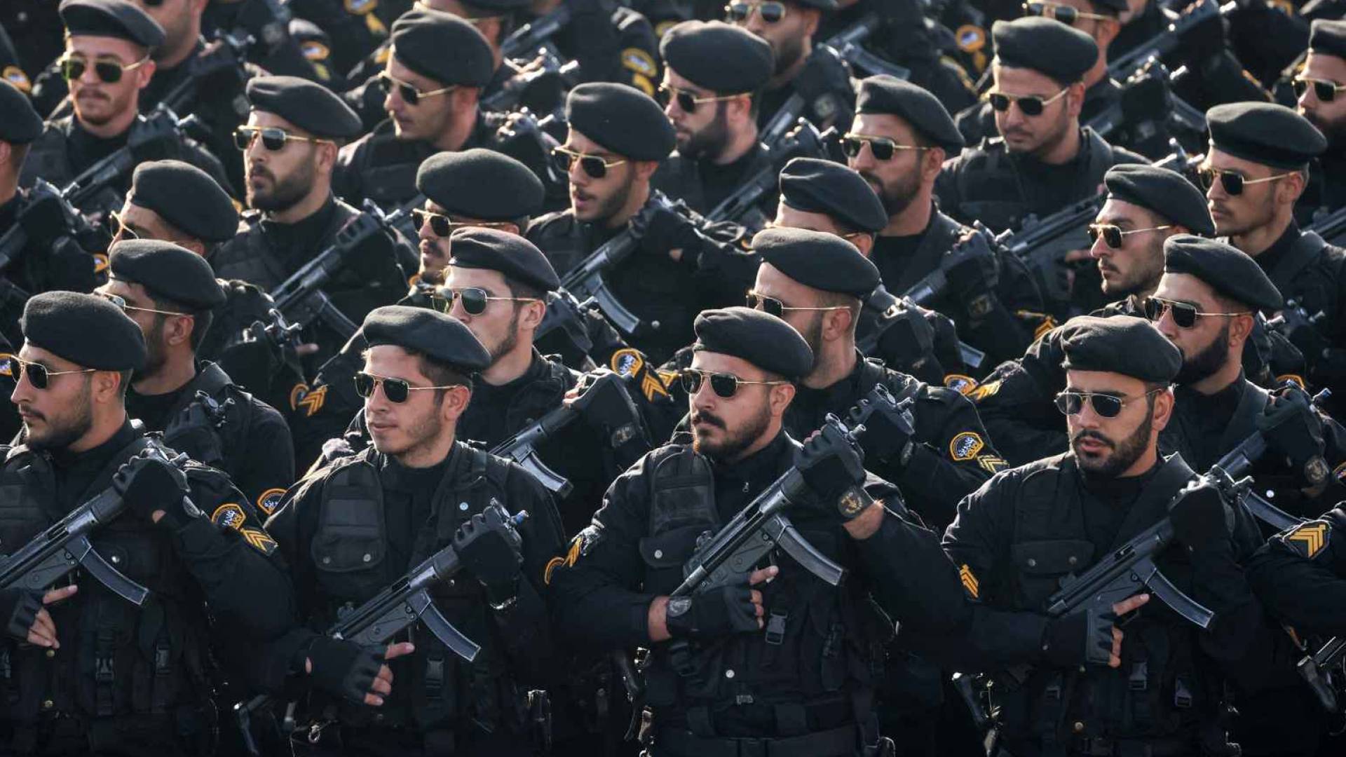 القوات المسلحة الإيرانية تحذر من رد قوي على أي خطوة أمريكية “غير حكيمة”