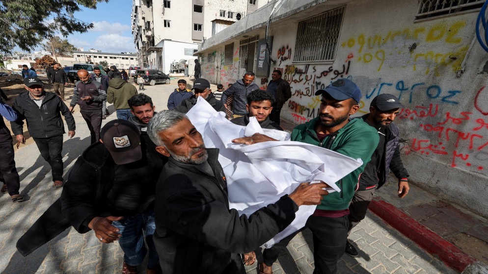 صورة حول : شهداء وجرحى بقصف وإطلاق نار شمالاً وجنوباً شهداء وجرحى بقصف وإطلاق نار شمالاً وجنوباً