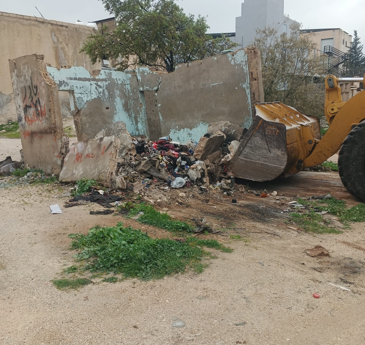 صورة حول : بلدية إربد تزيل بناءً مهجورًا وآيلًا للسقوط في شارع حكما بلدية إربد تزيل بناءً مهجورًا وآيلًا للسقوط في شارع حكما