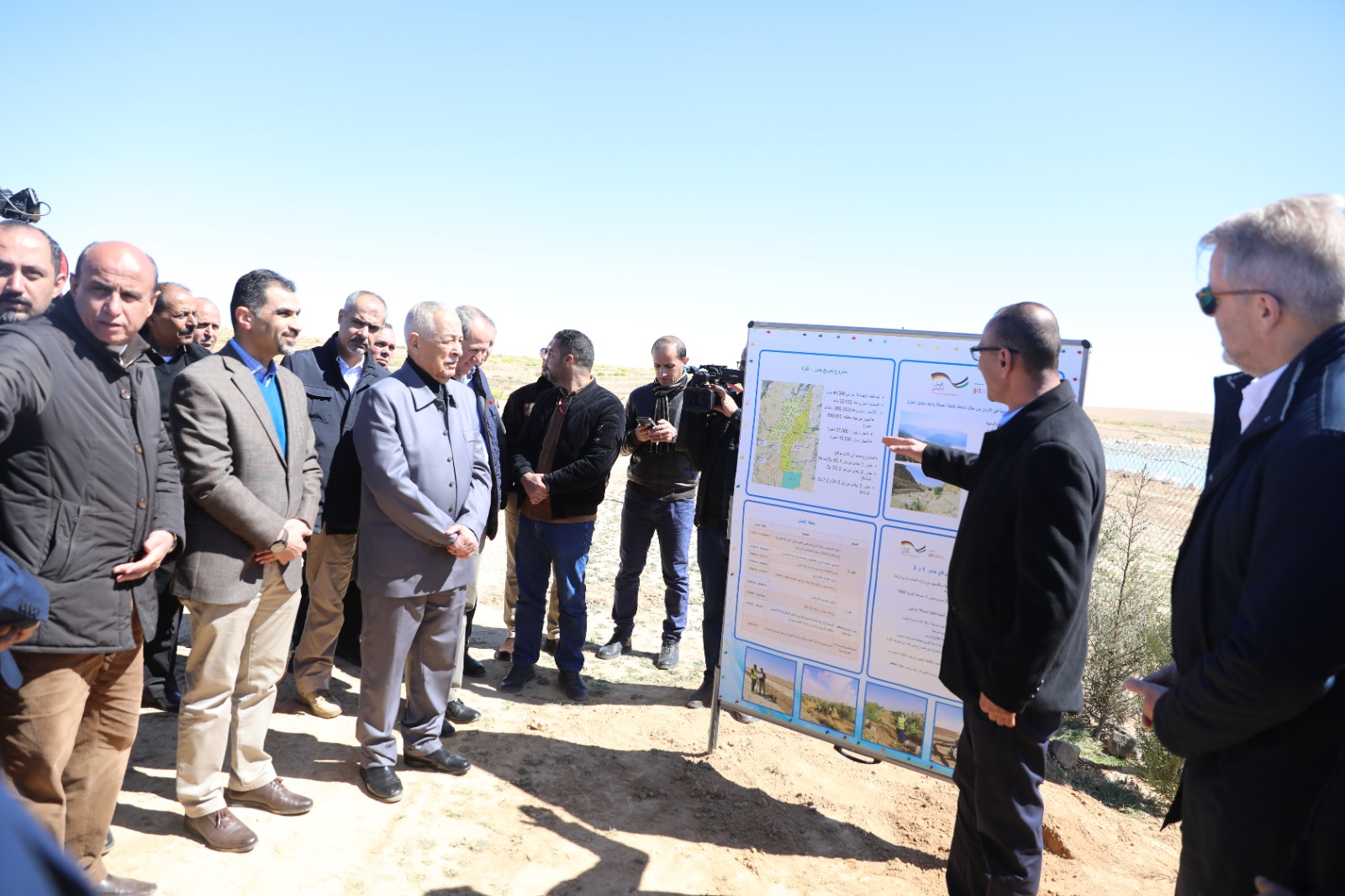 صورة حول : العيسوي يتفقد المرحلة الرابعة من مشروع “جذور” في الكرك العيسوي يتفقد المرحلة الرابعة من مشروع “جذور” في الكرك