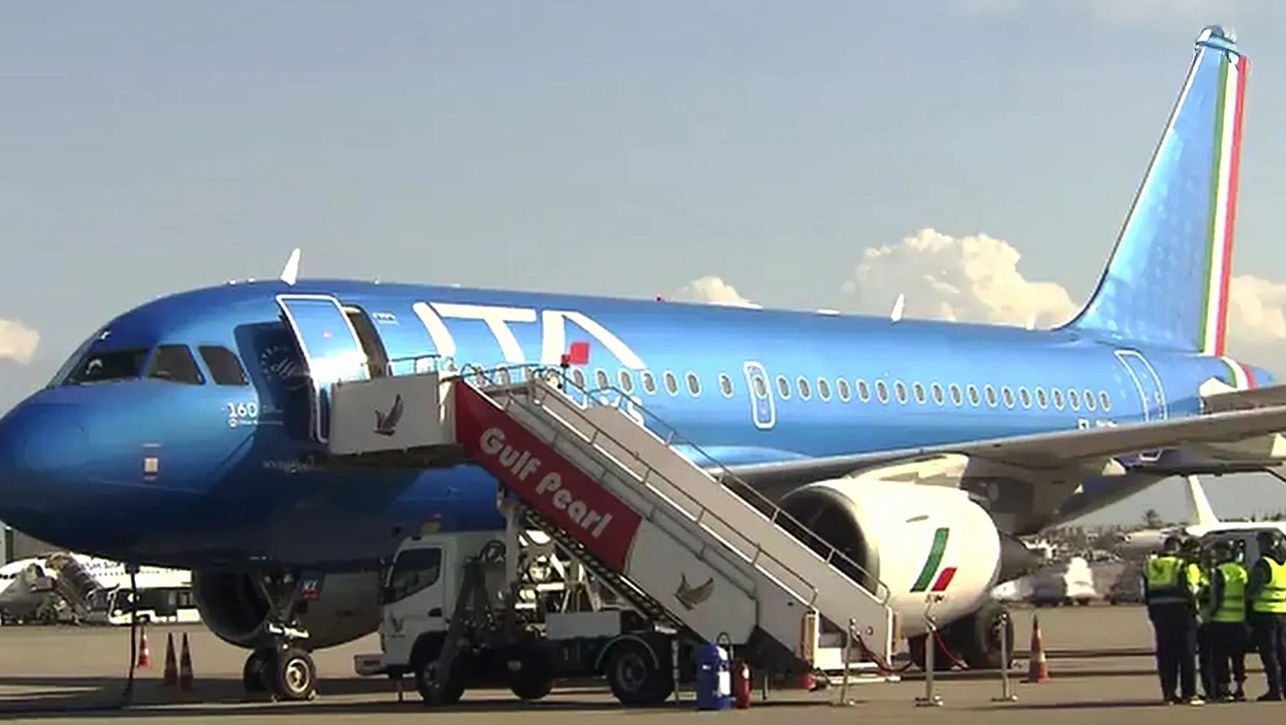 صورة حول : الهجوم الأميركي والإسرائيلي على إيران يوقف ويعلق الرحلات الجوية في الشرق الأوسط والعالم الهجوم الأميركي والإسرائيلي على إيران يوقف ويعلق الرحلات الجوية في الشرق الأوسط والعالم