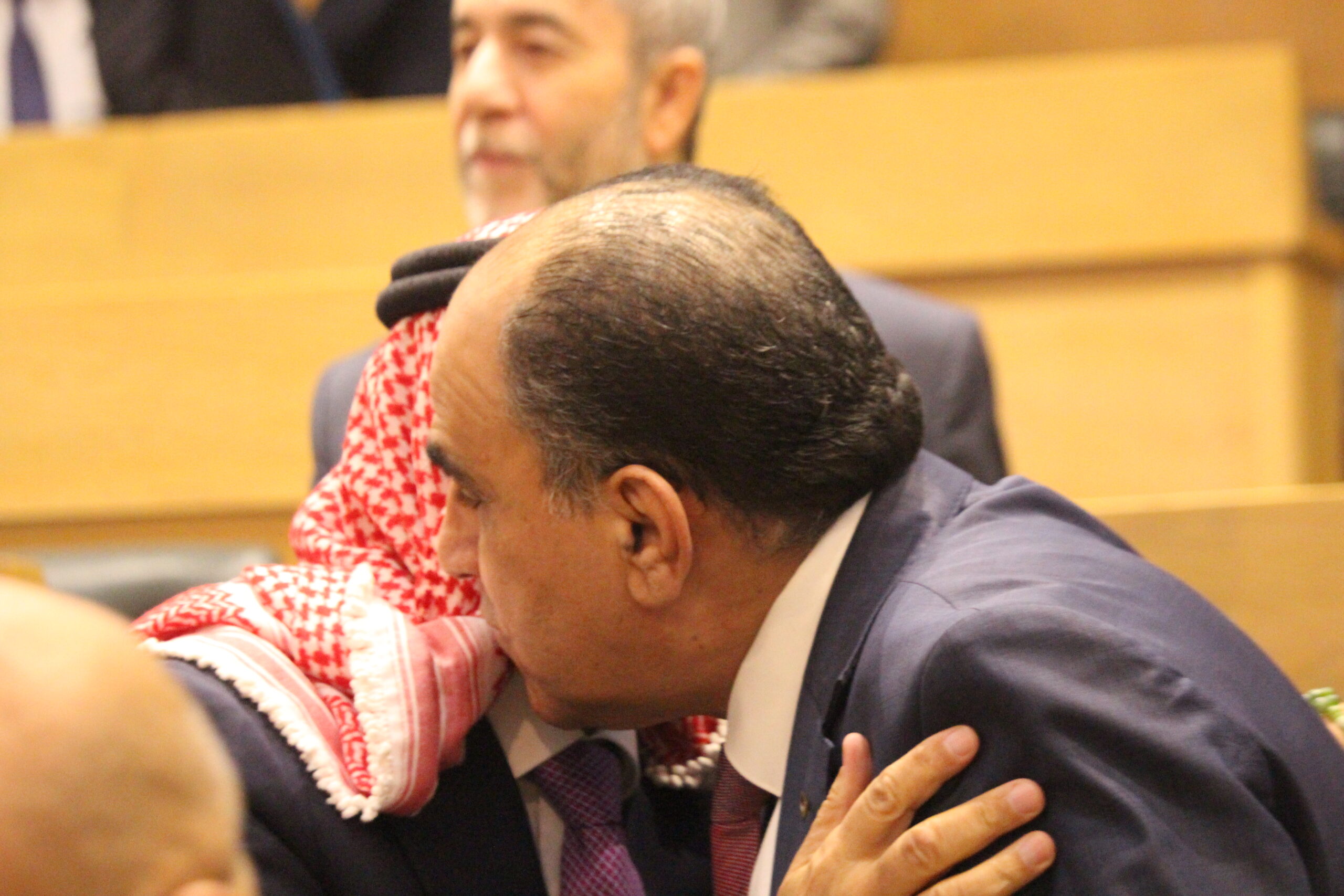 نواب يهنئون العرموطي بالسلامة "صور "