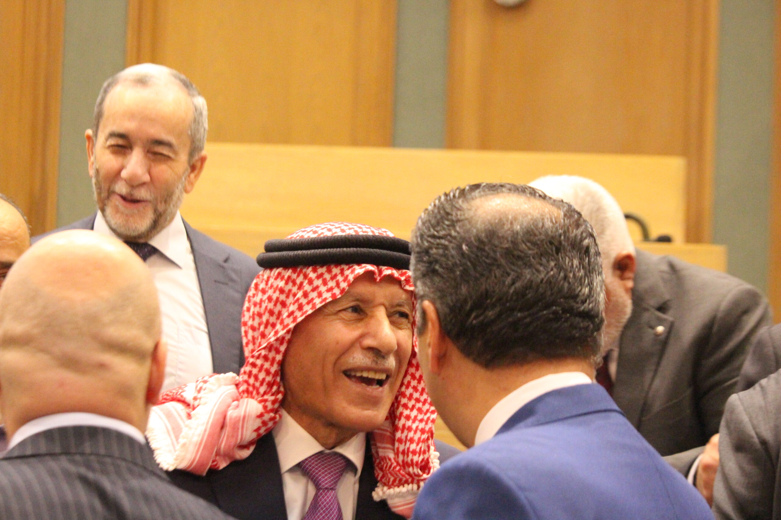 نواب يهنئون العرموطي بالسلامة "صور "