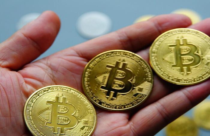 البيتكوين يهبط تحت 80 ألف دولار لأول مرة منذ أبريل 2025