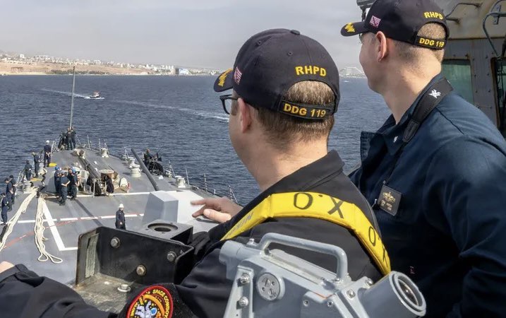 مغادرة المدمرة الأميركية “ديلبرت دي بلاك” ميناء إيلات لتعزيز الشراكة البحرية مع إسرائيل