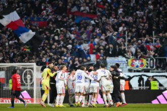 ليون يفوز على ليل 1-0 ويقترب من المراكز المؤهلة لدوري أبطال أوروبا