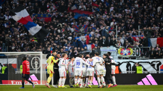 صورة حول : ليون يفوز على ليل 1-0 ويقترب من المراكز المؤهلة لدوري أبطال أوروبا ليون يفوز على ليل 1-0 ويقترب من المراكز المؤهلة لدوري أبطال أوروبا