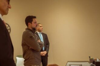 صور جديدة لولي العهد خلال متابعة قرعة اختيار مكلفي خدمة العلم