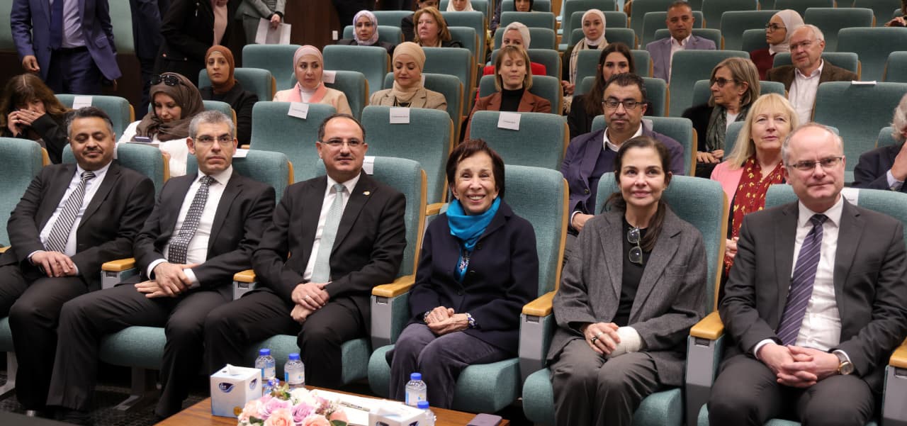 صورة حول : الأميرة بسمة ترعى حفل إطلاق برنامج الدكتوراة في الخدمة الاجتماعية الأميرة بسمة ترعى حفل إطلاق برنامج الدكتوراة في الخدمة الاجتماعية