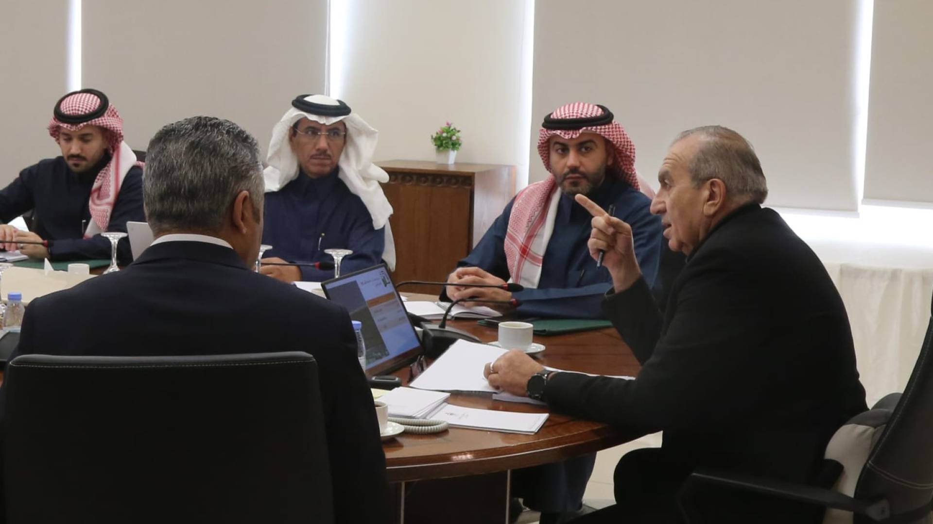 الأشغال تبحث مع الصندوق السعودي للتنمية تقدم مشاريع المدارس والمستشفيات الممولة سعودياً