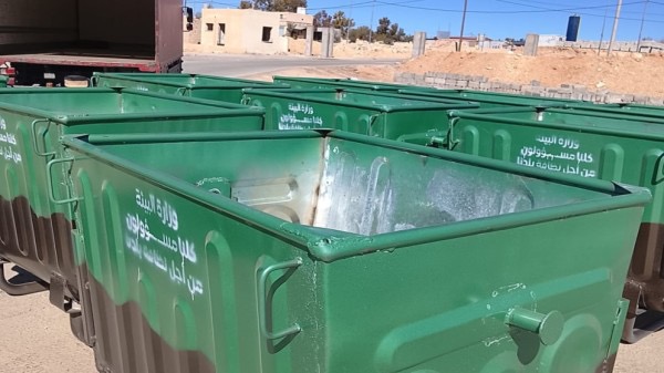 "البيئة" توزع 160 حاوية كبرى في معان والبترا وبرقش