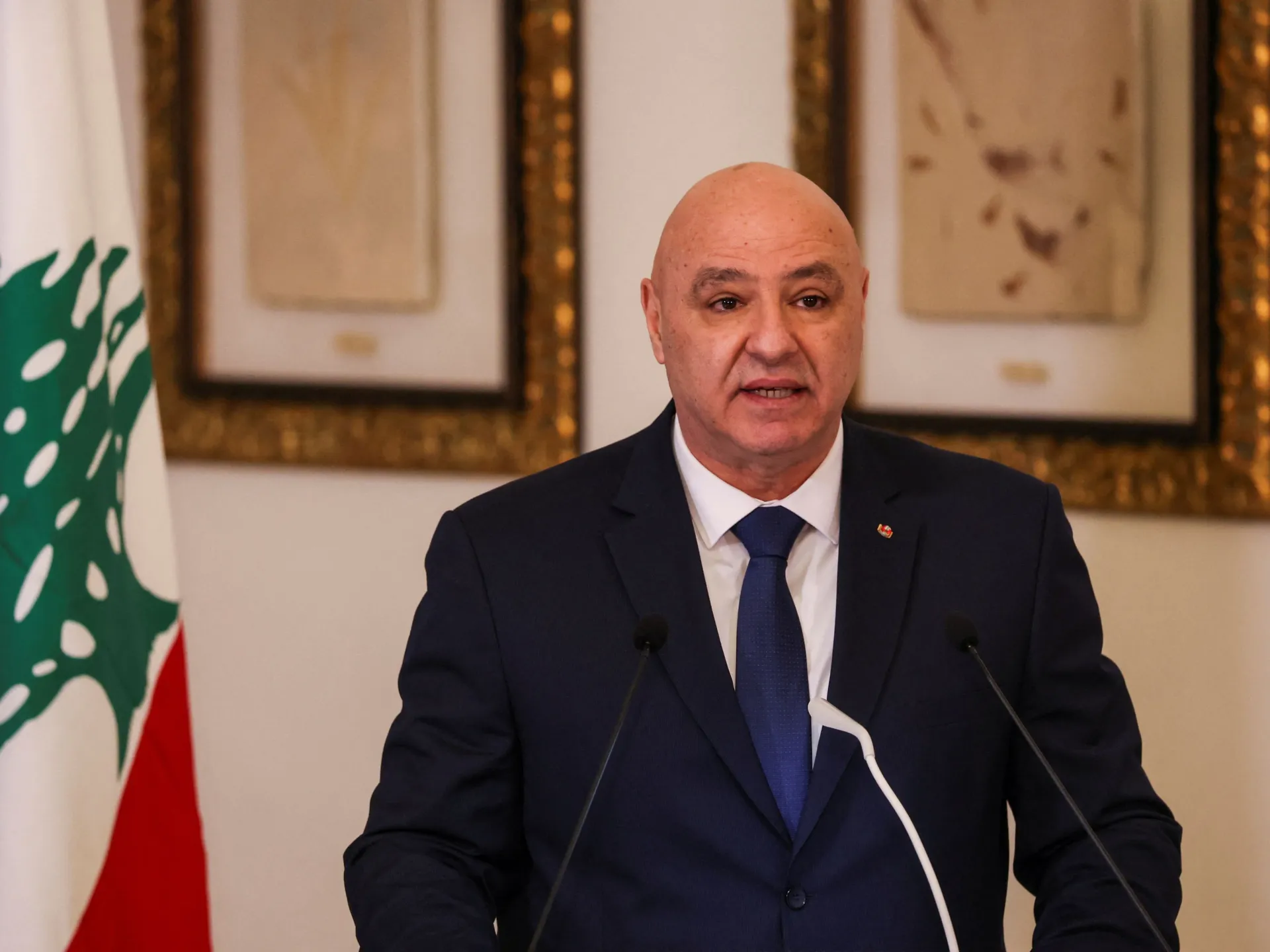 الرئيس اللبناني يدين رش الاحتلال لمواد سامة في الجنوب