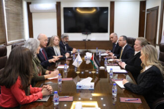 طوقان وصالح يبحثان تعزيز التعاون لدعم اللاجئين في الأردن